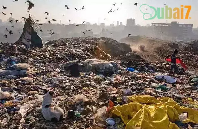 Mountains of uncollected garbage